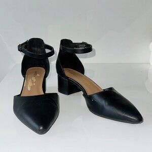 Womens Flat Heels (Size 9)